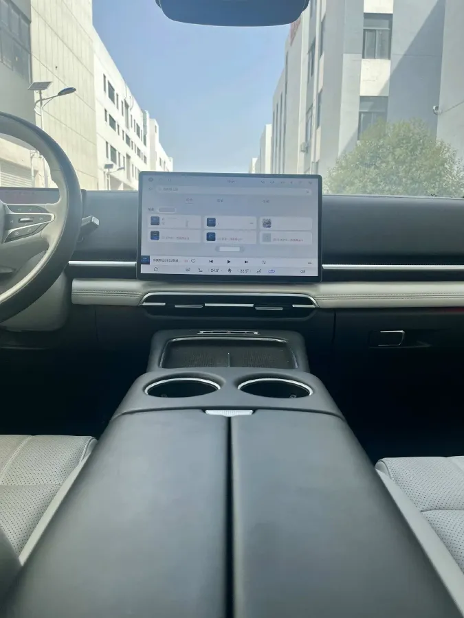 2025 Voyah Dream 1.5T 150HP L4 PHEV 41.7KWH,autocango,china used car exporter,china ev exporter,chinese used car exporter,chinese used ev exporter