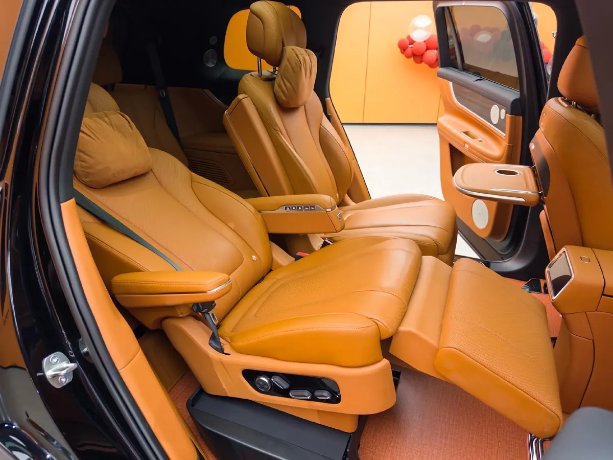 2025 AITO AITO M9 REEV 160HP REEV 52KWH,autocango,china used car exporter,china ev exporter,chinese used car exporter,chinese used ev exporter