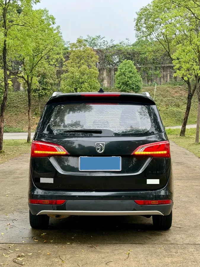 2017 BaoJun 730 1.5T 150HP L4 6DCT,autocango,china used car exporter,china ev exporter,chinese used car exporter,chinese used ev exporter