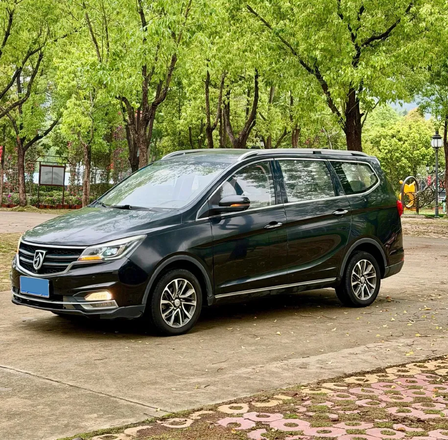 2017 BaoJun 730 1.5T 150HP L4 6DCT,autocango,china used car exporter,china ev exporter,chinese used car exporter,chinese used ev exporter