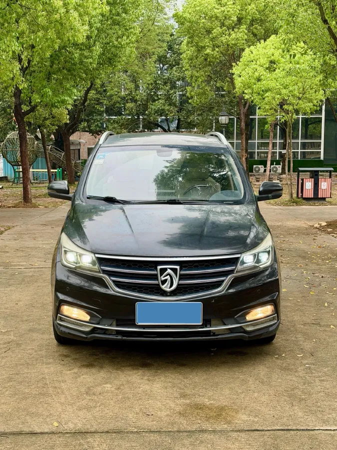 2017 BaoJun 730 1.5T 150HP L4 6DCT,autocango,china used car exporter,china ev exporter,chinese used car exporter,chinese used ev exporter