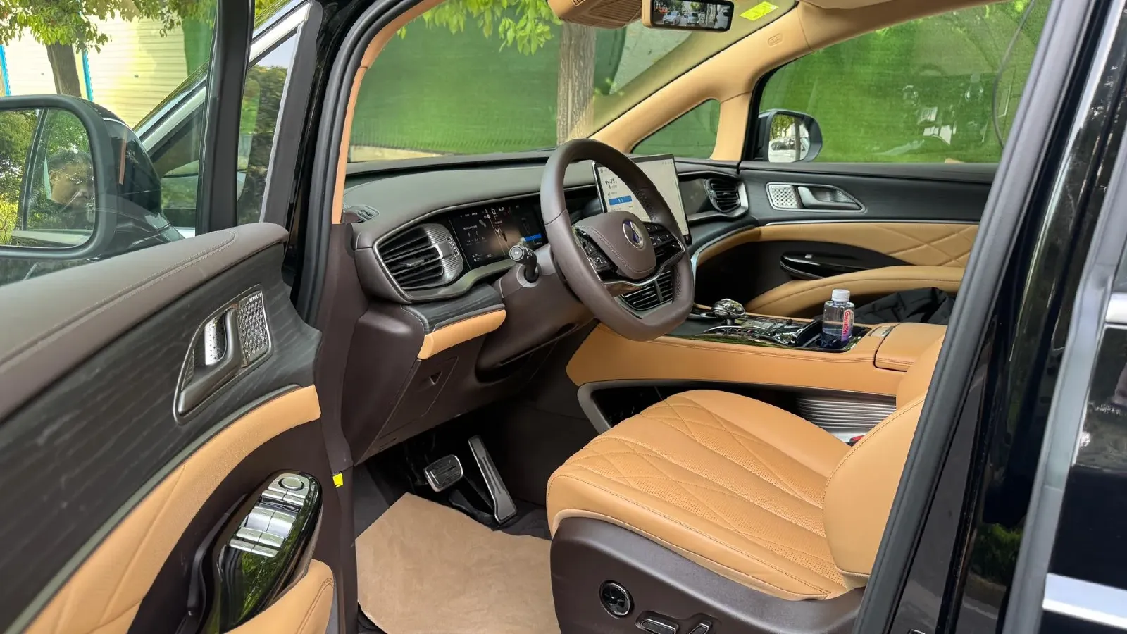 2025 Denza D9 1.5T 156HP L4 E-CVT PHEV 40KWH,autocango,china used car exporter,china ev exporter,chinese used car exporter,chinese used ev exporter