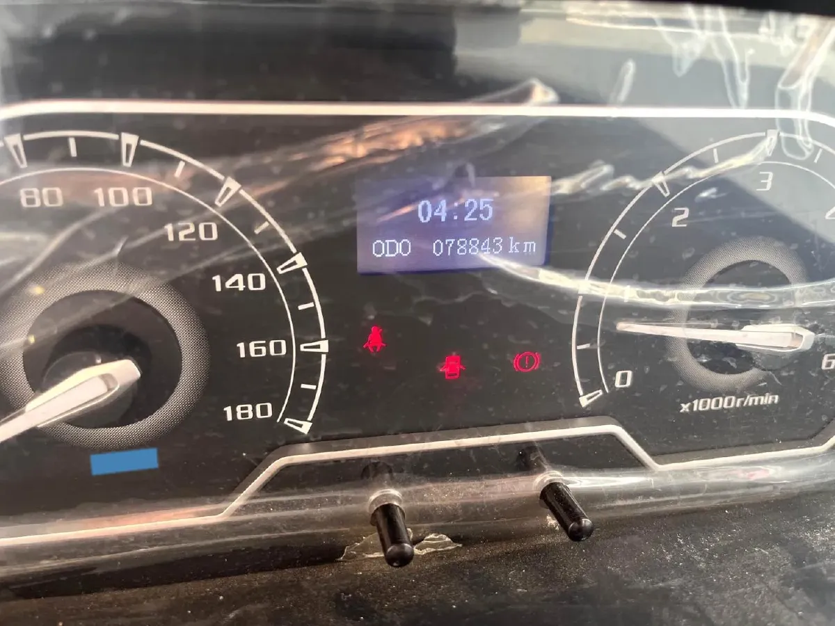 2017 MAXUS XinTu V80 2.5T 136HP L4 5MT,autocango,china used car exporter,china ev exporter,chinese used car exporter,chinese used ev exporter