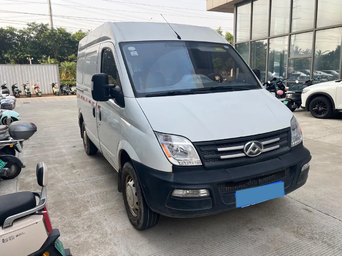 2017 MAXUS XinTu V80 2.5T 136HP L4 5MT,autocango,china used car exporter,china ev exporter,chinese used car exporter,chinese used ev exporter