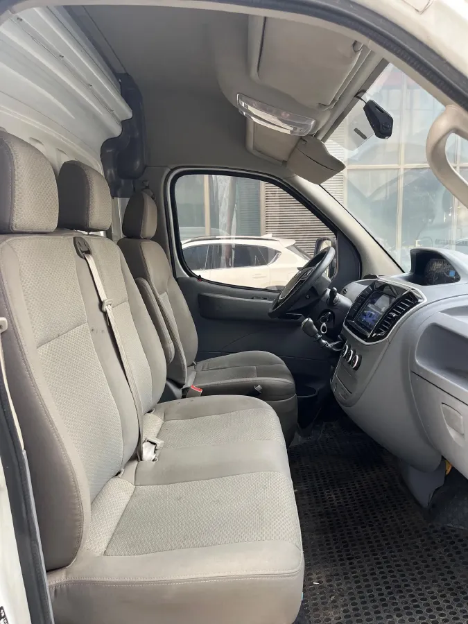 2017 MAXUS XinTu V80 2.5T 136HP L4 5MT,autocango,china used car exporter,china ev exporter,chinese used car exporter,chinese used ev exporter