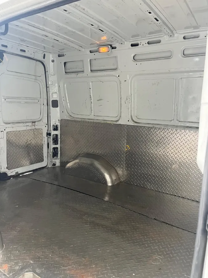 2017 MAXUS XinTu V80 2.5T 136HP L4 5MT,autocango,china used car exporter,china ev exporter,chinese used car exporter,chinese used ev exporter