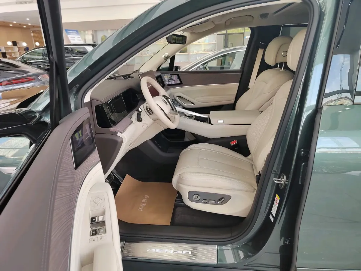 2025 Denza DenzaN9 2.0T 207HP L4 E-CVT PHEV,autocango,china used car exporter,china ev exporter,chinese used car exporter,chinese used ev exporter