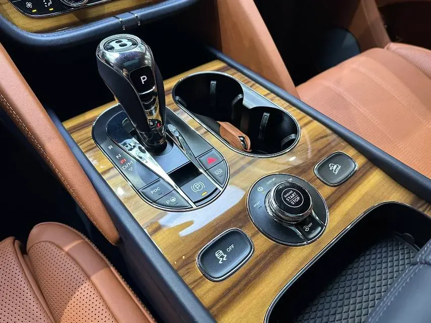 2021 Bentley Bentayga 4.0T 550HP V8 8AT,autocango,china used car exporter,china ev exporter,chinese used car exporter,chinese used ev exporter