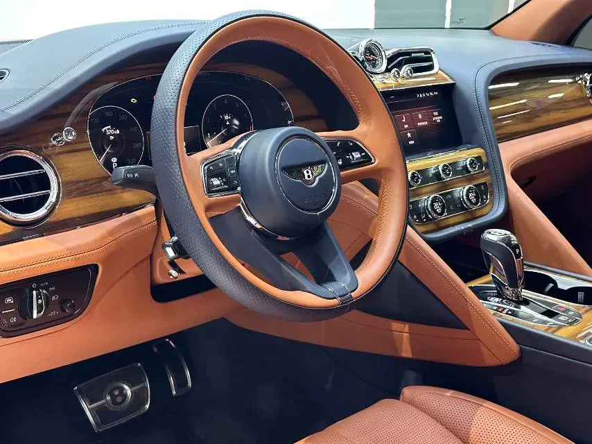 2021 Bentley Bentayga 4.0T 550HP V8 8AT,autocango,china used car exporter,china ev exporter,chinese used car exporter,chinese used ev exporter