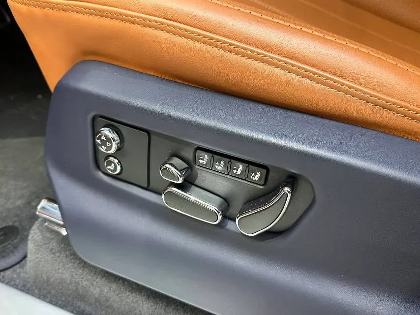 2021 Bentley Bentayga 4.0T 550HP V8 8AT,autocango,china used car exporter,china ev exporter,chinese used car exporter,chinese used ev exporter