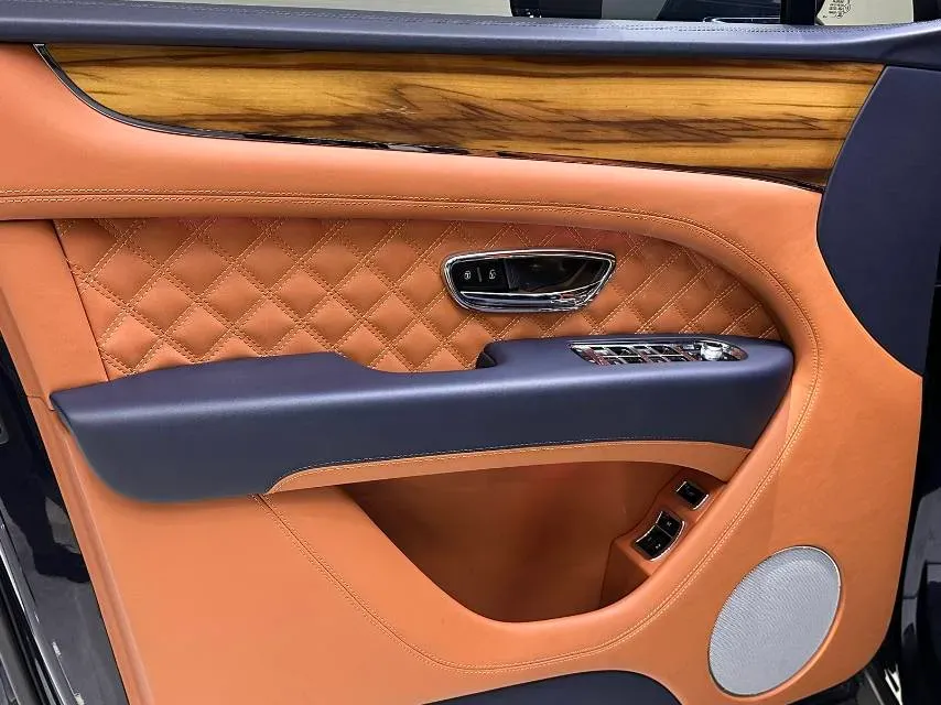 2021 Bentley Bentayga 4.0T 550HP V8 8AT,autocango,china used car exporter,china ev exporter,chinese used car exporter,chinese used ev exporter