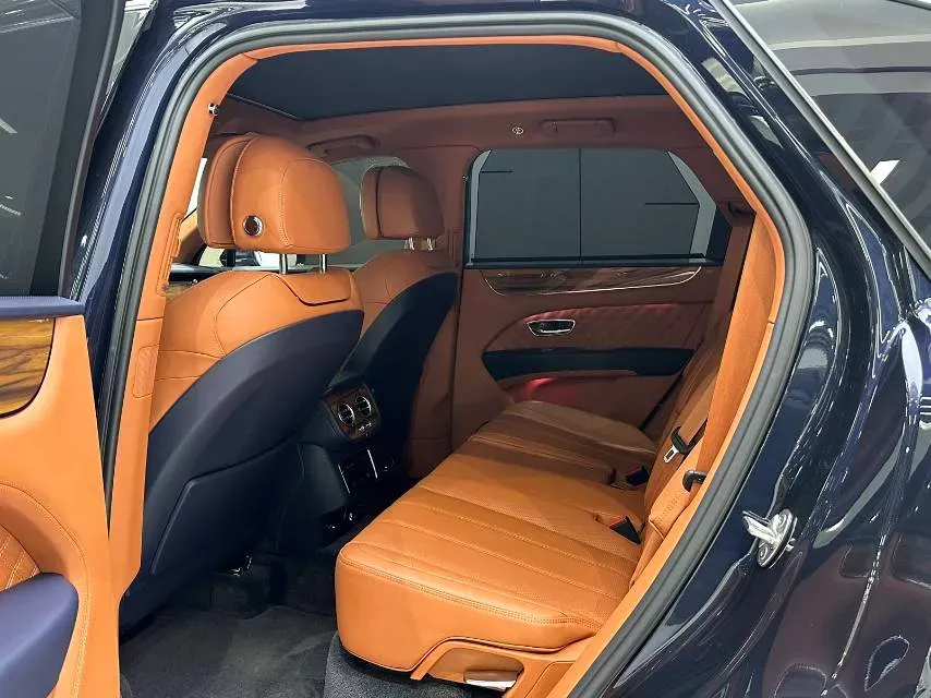 2021 Bentley Bentayga 4.0T 550HP V8 8AT,autocango,china used car exporter,china ev exporter,chinese used car exporter,chinese used ev exporter