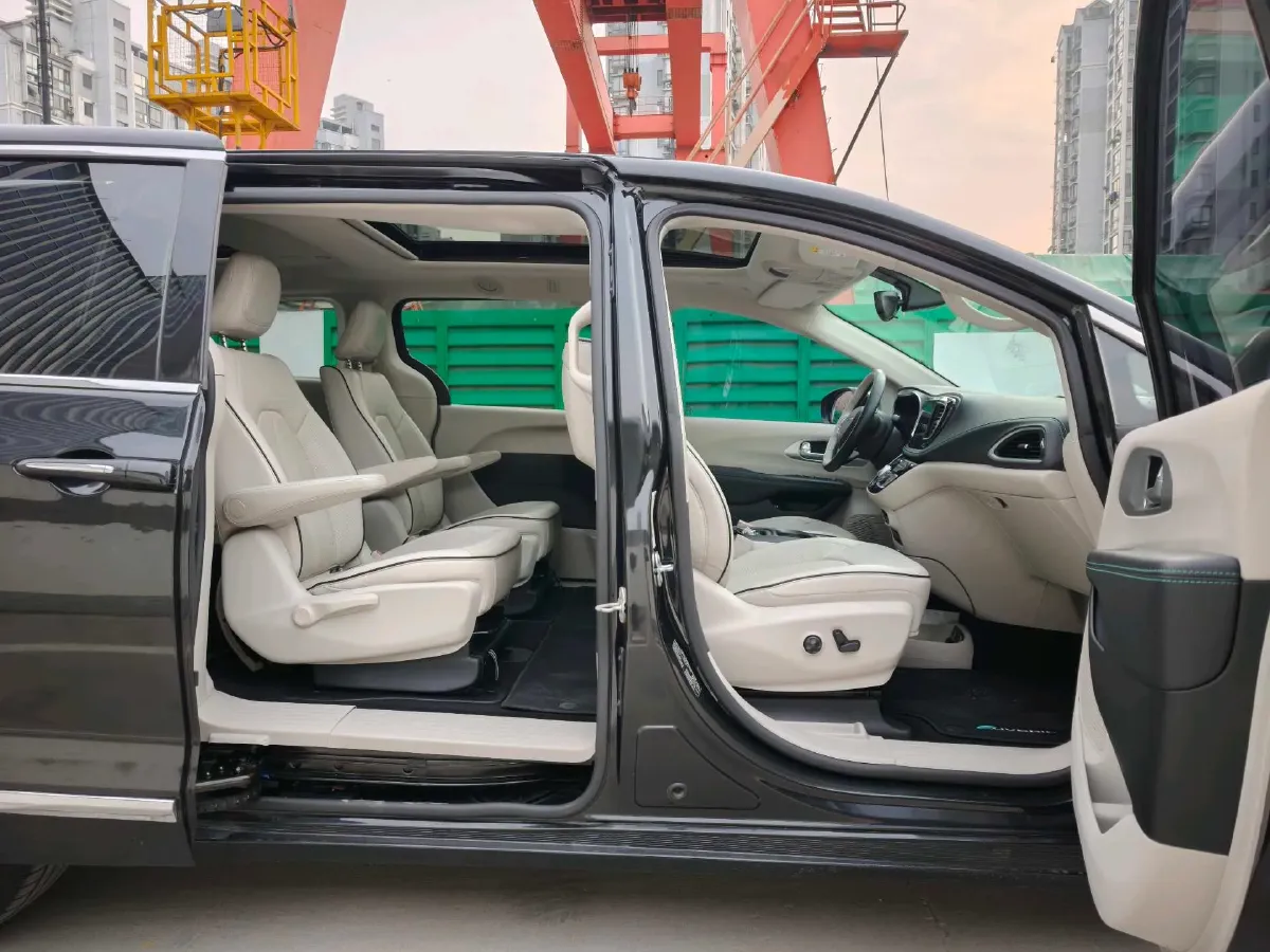 2018 Chrysler Pacifica 3.6L 245HP V6 E-CVT PHEV 16KWH,autocango,china used car exporter,china ev exporter,chinese used car exporter,chinese used ev exporter