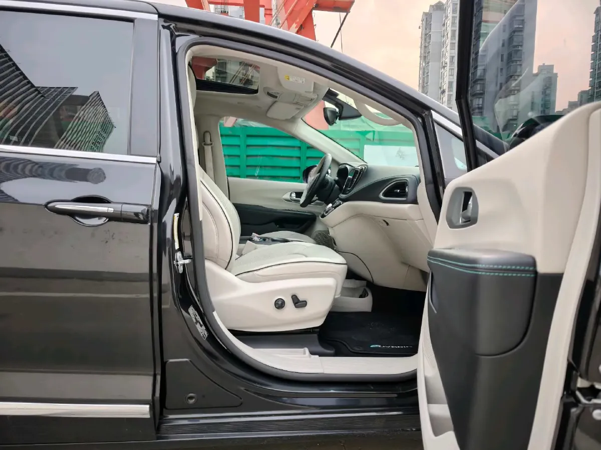 2018 Chrysler Pacifica 3.6L 245HP V6 E-CVT PHEV 16KWH,autocango,china used car exporter,china ev exporter,chinese used car exporter,chinese used ev exporter