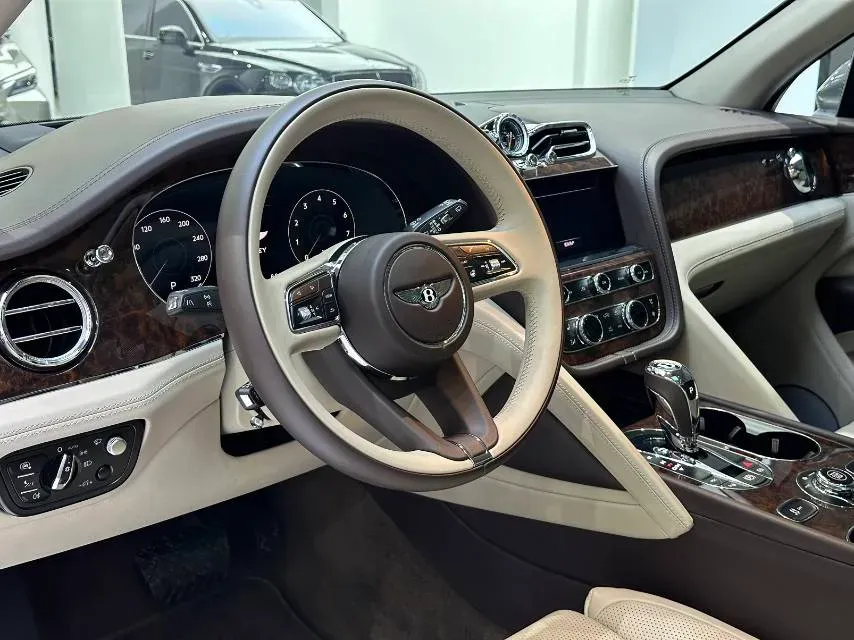 2021 Bentley Bentayga 4.0T 550HP V8 8AT,autocango,china used car exporter,china ev exporter,chinese used car exporter,chinese used ev exporter