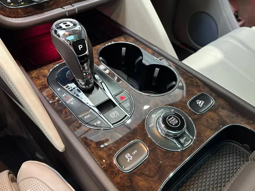 2021 Bentley Bentayga 4.0T 550HP V8 8AT,autocango,china used car exporter,china ev exporter,chinese used car exporter,chinese used ev exporter