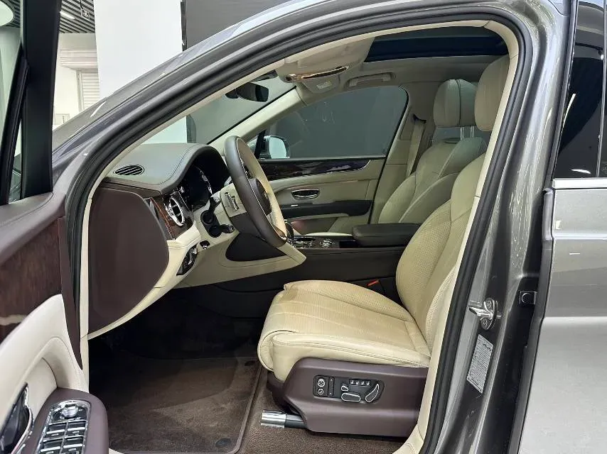 2021 Bentley Bentayga 4.0T 550HP V8 8AT,autocango,china used car exporter,china ev exporter,chinese used car exporter,chinese used ev exporter