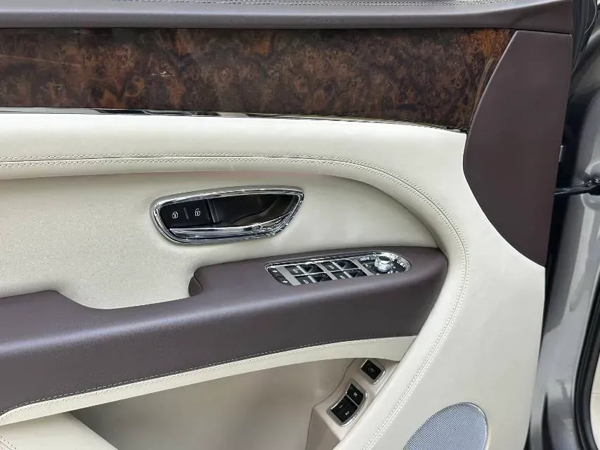 2021 Bentley Bentayga 4.0T 550HP V8 8AT,autocango,china used car exporter,china ev exporter,chinese used car exporter,chinese used ev exporter