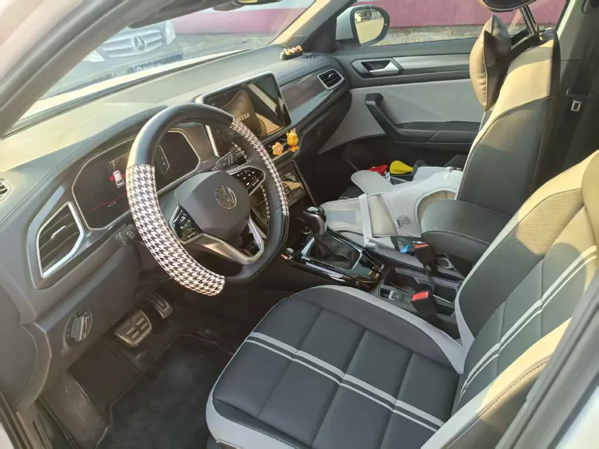 2023 Volkswagen T-Roc 1.5T 160HP L4 7DCT,autocango,china used car exporter,china ev exporter,chinese used car exporter,chinese used ev exporter