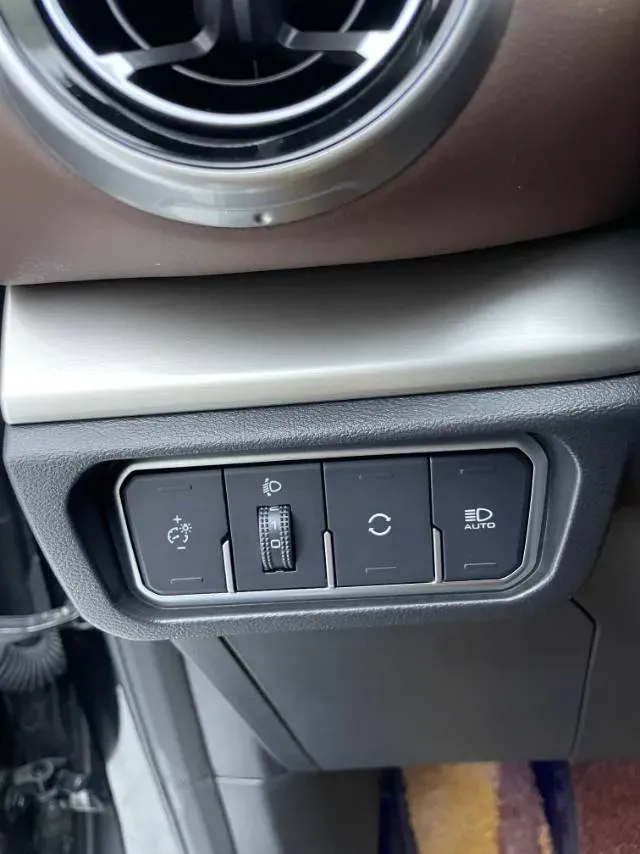 2021 WEY VV6 2.0T 227HP L4 7DCT,autocango,china used car exporter,china ev exporter,chinese used car exporter,chinese used ev exporter