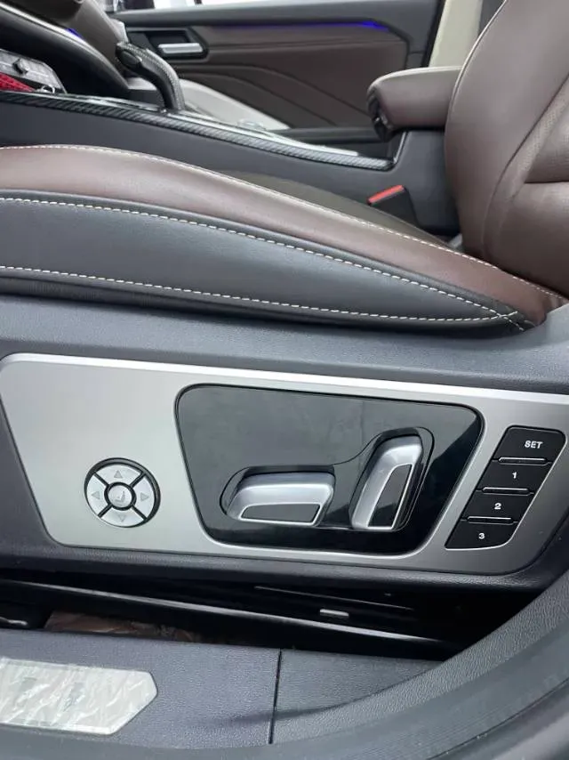 2021 WEY VV6 2.0T 227HP L4 7DCT,autocango,china used car exporter,china ev exporter,chinese used car exporter,chinese used ev exporter