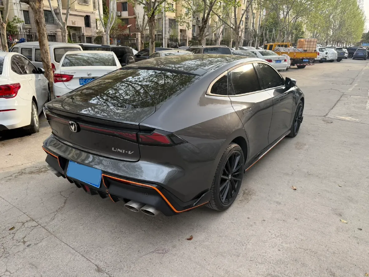 2023 ChangAn UNI-V 1.5T 188HP L4 7DCT,autocango,china used car exporter,china ev exporter,chinese used car exporter,chinese used ev exporter