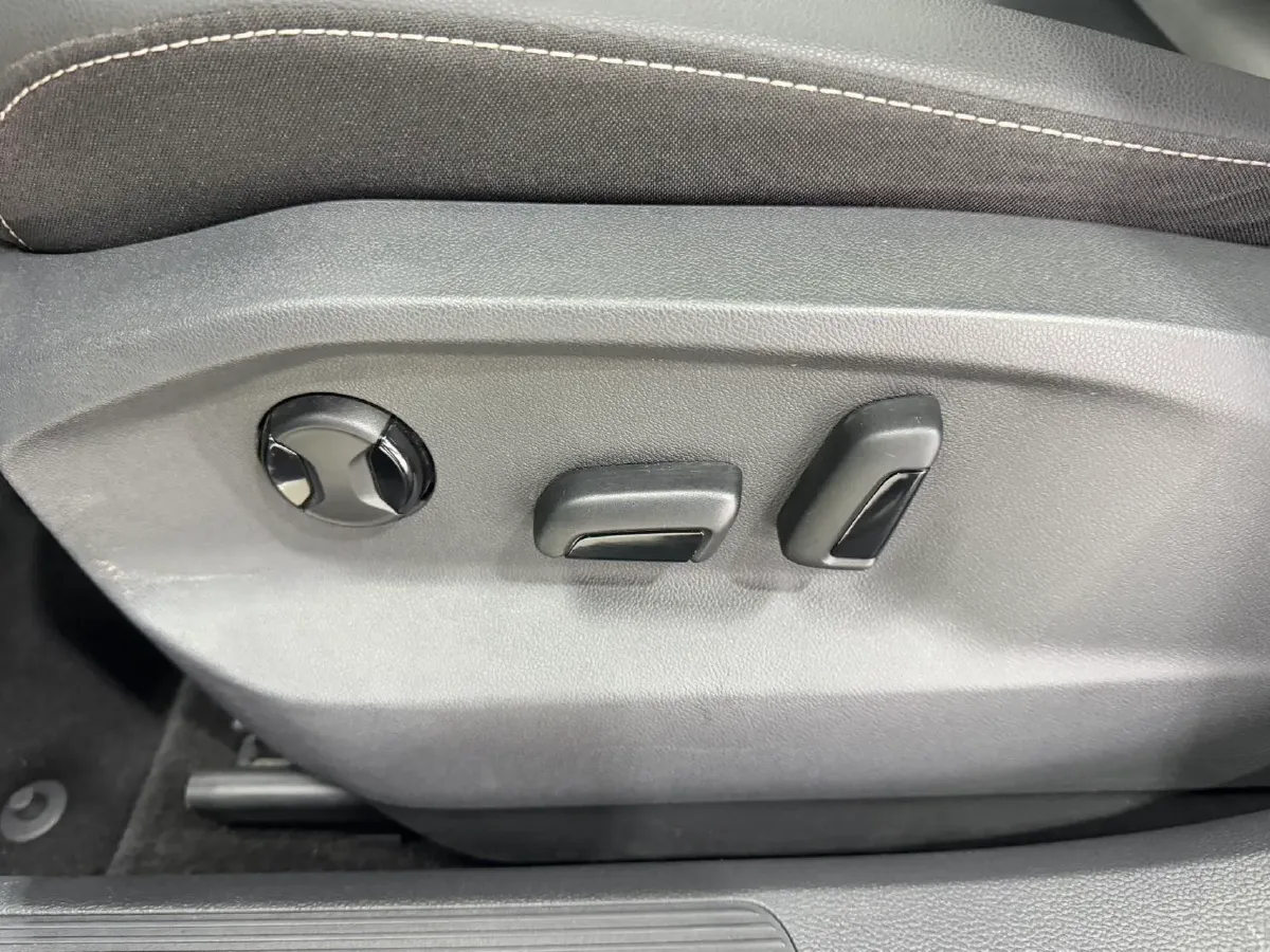 2022 Volkswagen T-Roc 1.4T 150HP L4 7DCT,autocango,china used car exporter,china ev exporter,chinese used car exporter,chinese used ev exporter