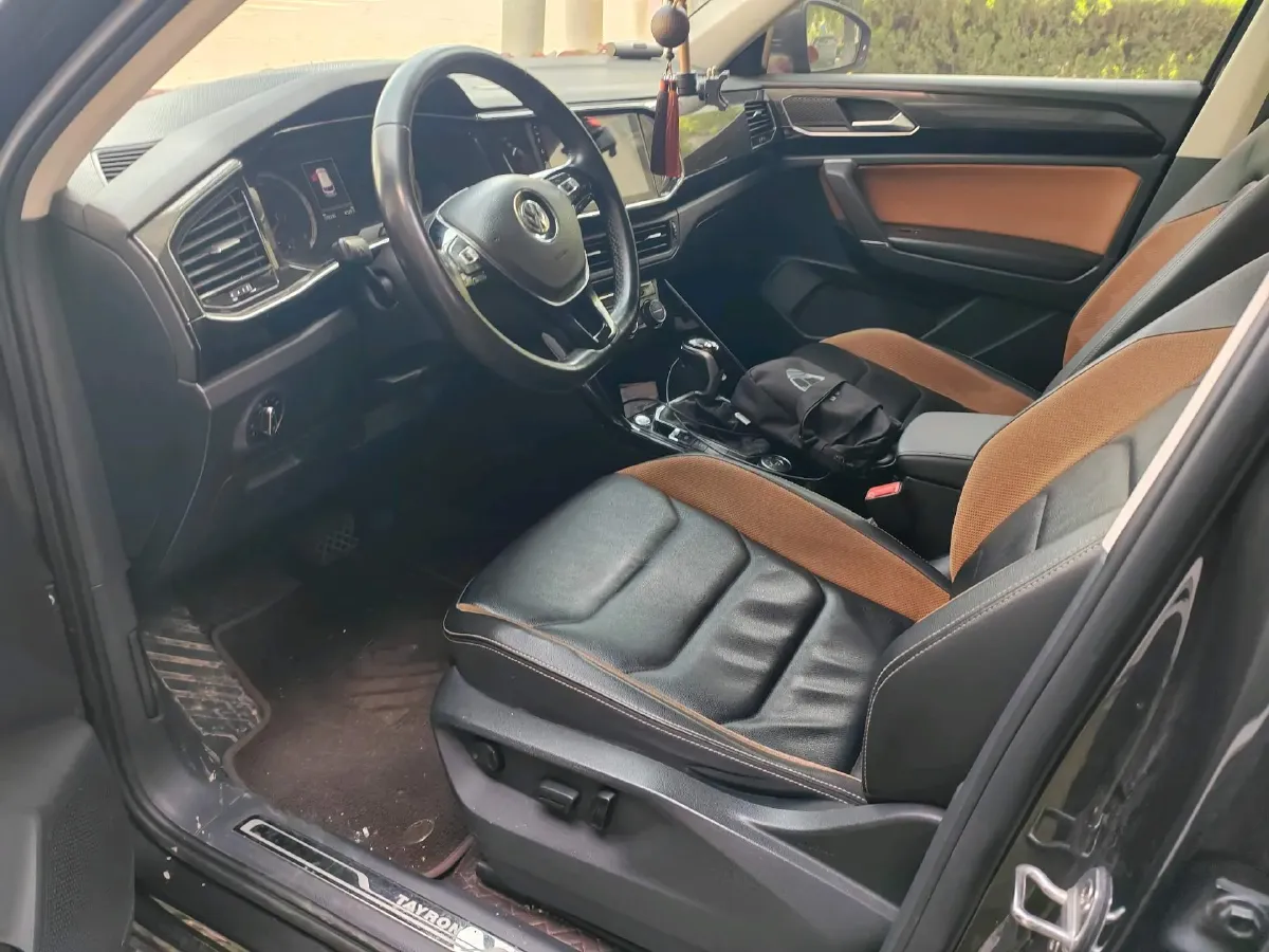 2019 MINI CLUBMAN 1.5T 102HP L3 6AT,autocango,china used car exporter,china ev exporter,chinese used car exporter,chinese used ev exporter