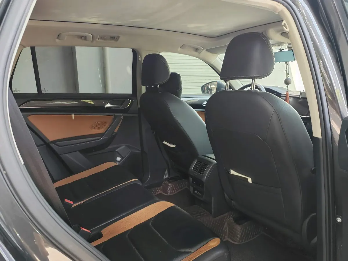 2019 MINI CLUBMAN 1.5T 102HP L3 6AT,autocango,china used car exporter,china ev exporter,chinese used car exporter,chinese used ev exporter