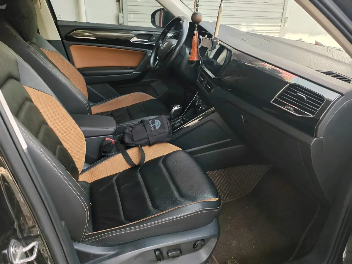 2019 MINI CLUBMAN 1.5T 102HP L3 6AT,autocango,china used car exporter,china ev exporter,chinese used car exporter,chinese used ev exporter