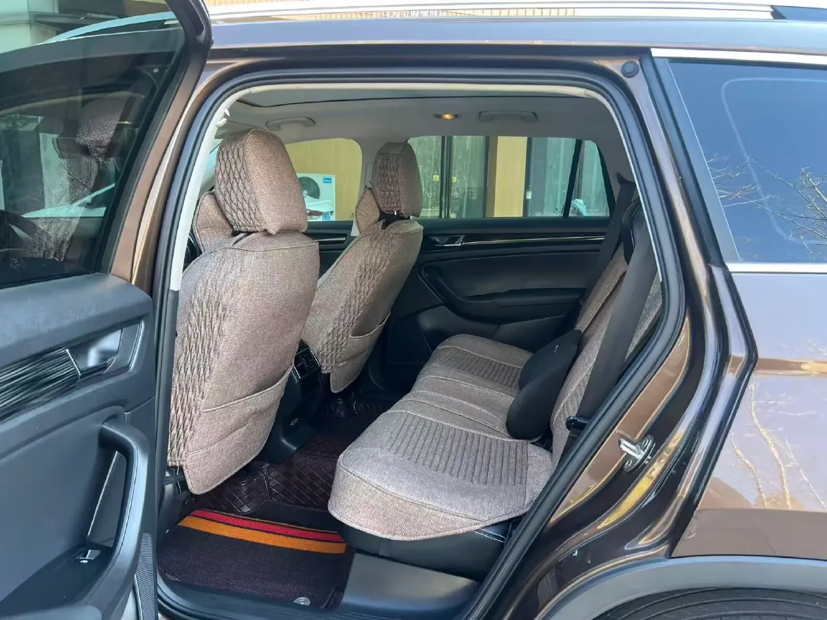 2017 Skoda Kodiak 1.8T 180HP L4 7DCT,autocango,china used car exporter,china ev exporter,chinese used car exporter,chinese used ev exporter