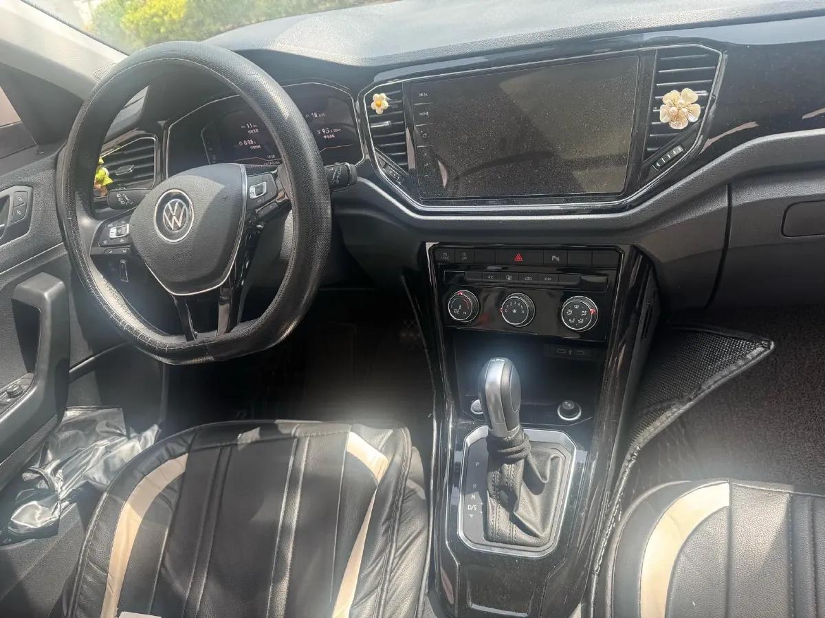 2022 Volkswagen T-Roc 1.4T 150HP L4 7DCT,autocango,china used car exporter,china ev exporter,chinese used car exporter,chinese used ev exporter
