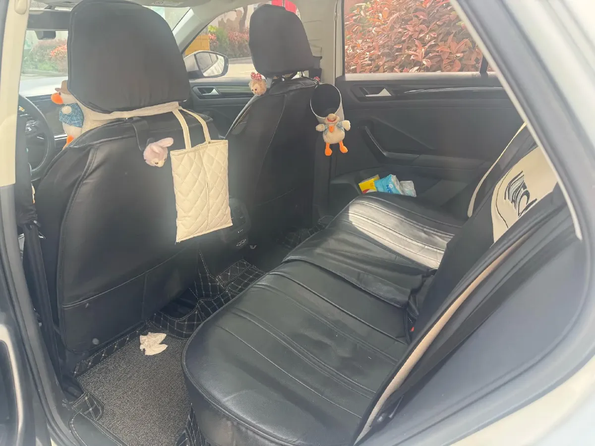 2022 Volkswagen T-Roc 1.4T 150HP L4 7DCT,autocango,china used car exporter,china ev exporter,chinese used car exporter,chinese used ev exporter