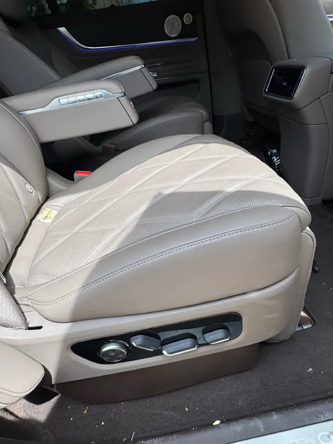 2025 AITO AITO M9 REEV 160HP REEV 52KWH,autocango,china used car exporter,china ev exporter,chinese used car exporter,chinese used ev exporter