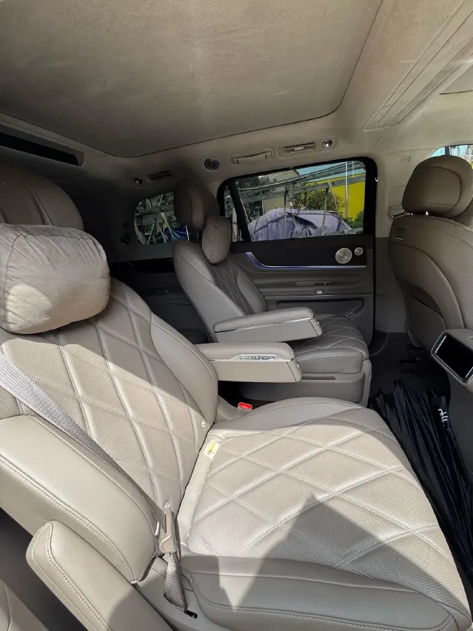 2025 AITO AITO M9 REEV 160HP REEV 52KWH,autocango,china used car exporter,china ev exporter,chinese used car exporter,chinese used ev exporter