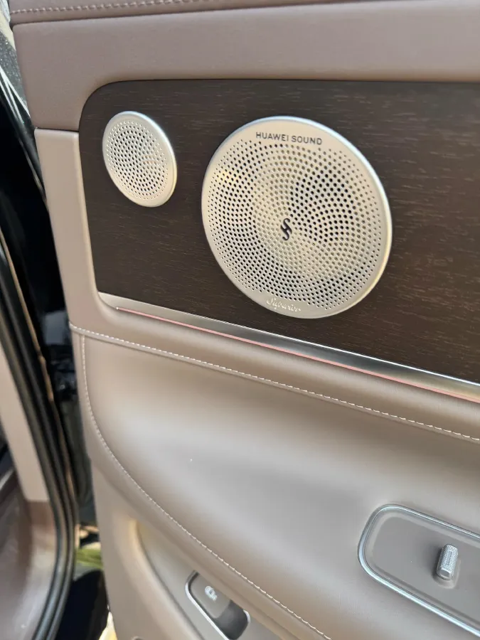 2025 AITO AITO M9 REEV 160HP REEV 52KWH,autocango,china used car exporter,china ev exporter,chinese used car exporter,chinese used ev exporter