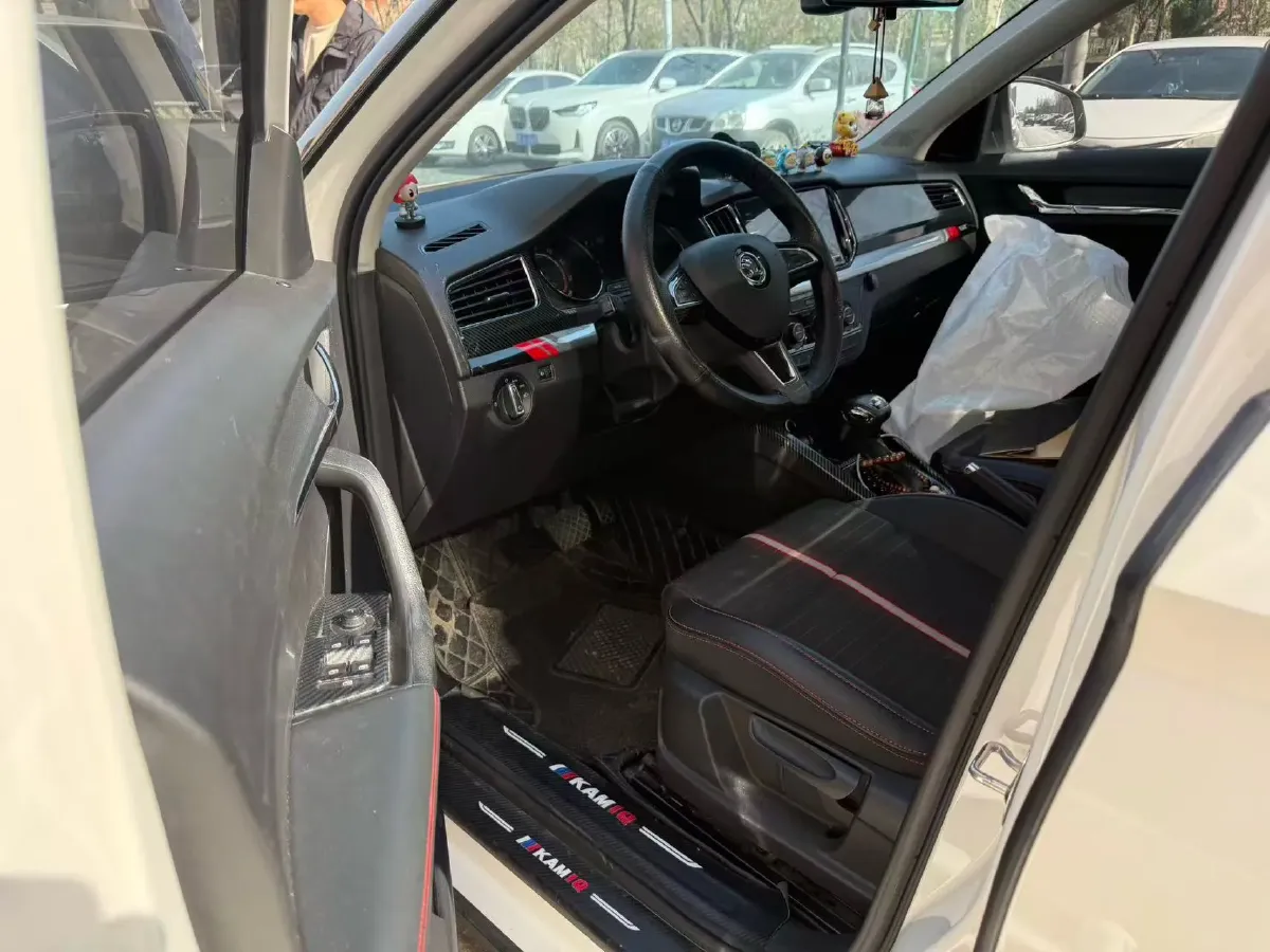 2020 Skoda Karoq 1.4T 150HP L4 7DCT,autocango,china used car exporter,china ev exporter,chinese used car exporter,chinese used ev exporter