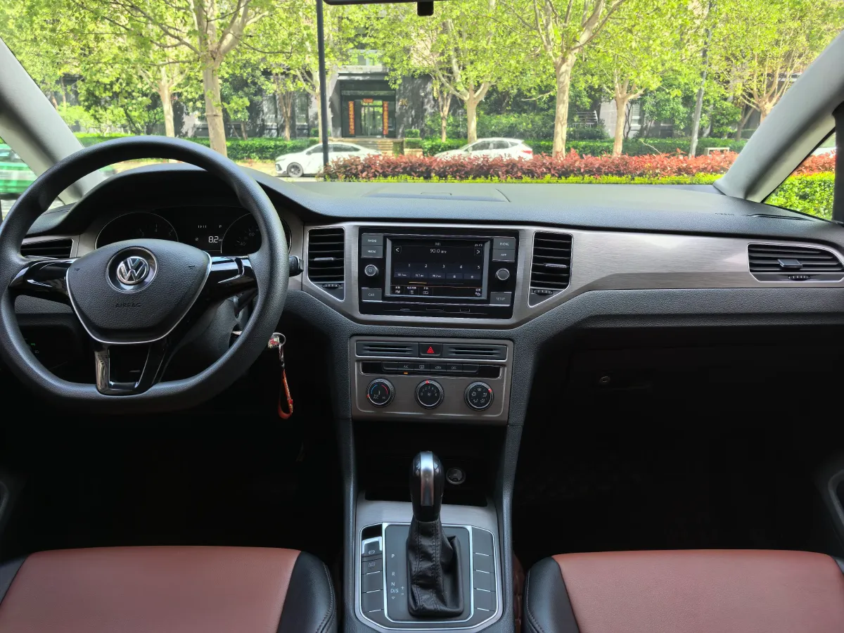 2018 Volkswagen Golf Sportsvan 1.6L 110HP L4 6AT,autocango,china used car exporter,china ev exporter,chinese used car exporter,chinese used ev exporter