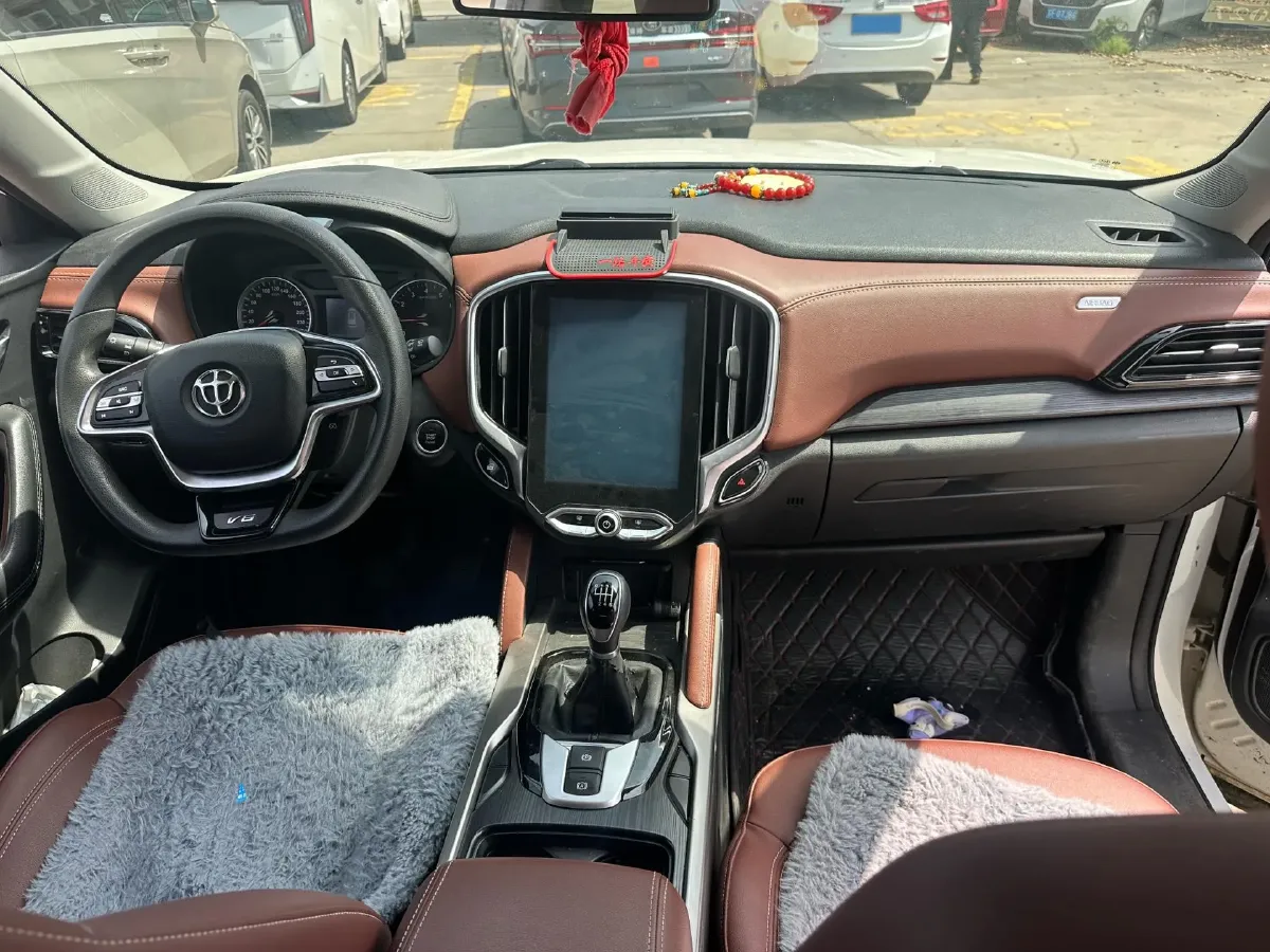 2018 Brilliance Auto V6 1.5T 150HP L4 6MT,autocango,china used car exporter,china ev exporter,chinese used car exporter,chinese used ev exporter