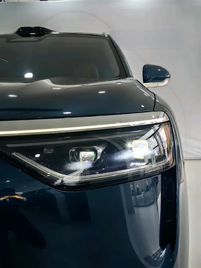 2025 AITO AITO M8 REEV 160HP REEV 53.4KWH,autocango,china used car exporter,china ev exporter,chinese used car exporter,chinese used ev exporter