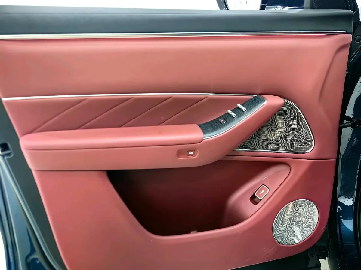 2025 AITO AITO M8 REEV 160HP REEV 53.4KWH,autocango,china used car exporter,china ev exporter,chinese used car exporter,chinese used ev exporter