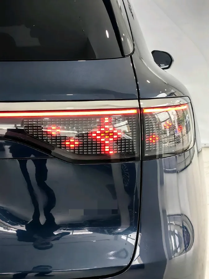 2025 AITO AITO M8 REEV 160HP REEV 53.4KWH,autocango,china used car exporter,china ev exporter,chinese used car exporter,chinese used ev exporter