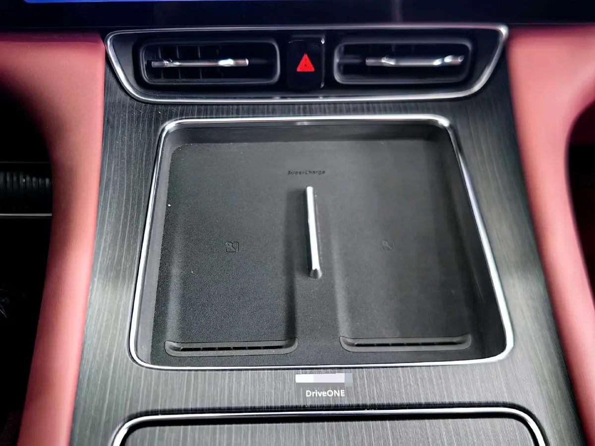 2025 AITO AITO M8 REEV 160HP REEV 53.4KWH,autocango,china used car exporter,china ev exporter,chinese used car exporter,chinese used ev exporter