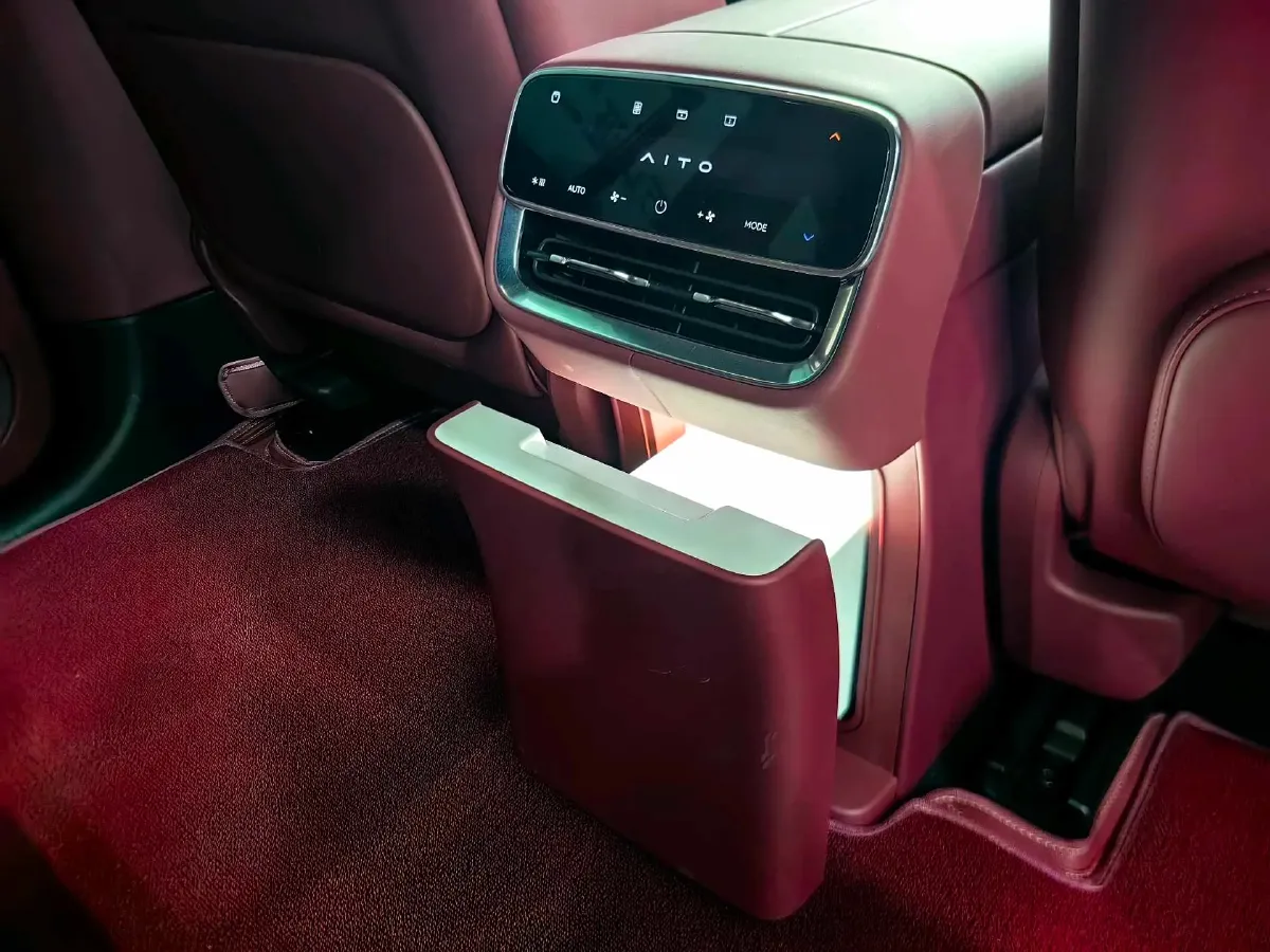 2025 AITO AITO M8 REEV 160HP REEV 53.4KWH,autocango,china used car exporter,china ev exporter,chinese used car exporter,chinese used ev exporter