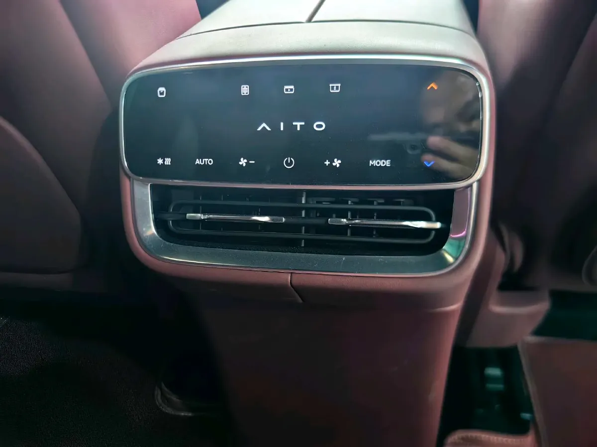 2025 AITO AITO M8 REEV 160HP REEV 53.4KWH,autocango,china used car exporter,china ev exporter,chinese used car exporter,chinese used ev exporter