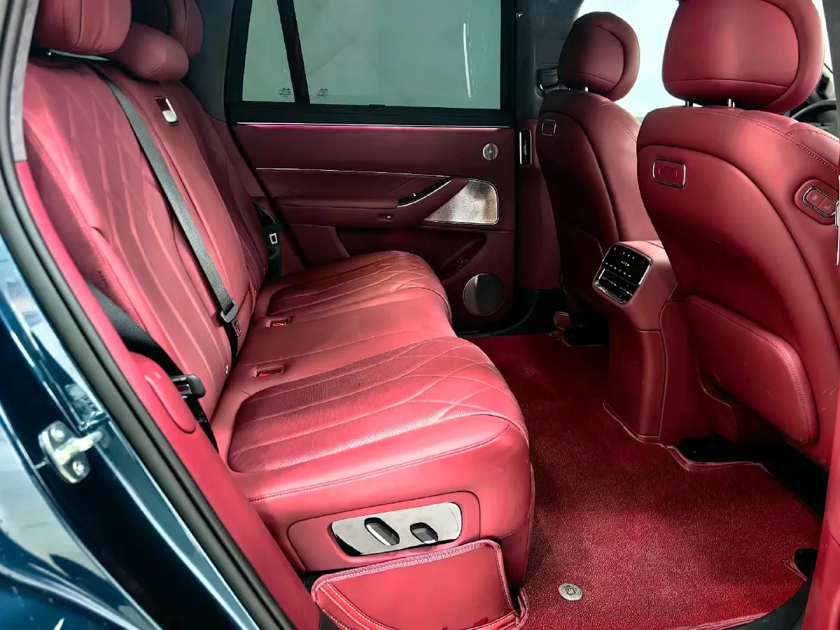 2025 AITO AITO M8 REEV 160HP REEV 53.4KWH,autocango,china used car exporter,china ev exporter,chinese used car exporter,chinese used ev exporter