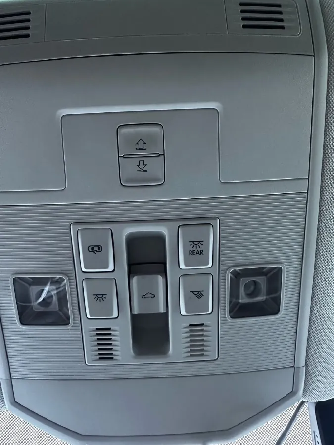 2022 Volkswagen T-Roc 1.4T 150HP L4 7DCT,autocango,china used car exporter,china ev exporter,chinese used car exporter,chinese used ev exporter