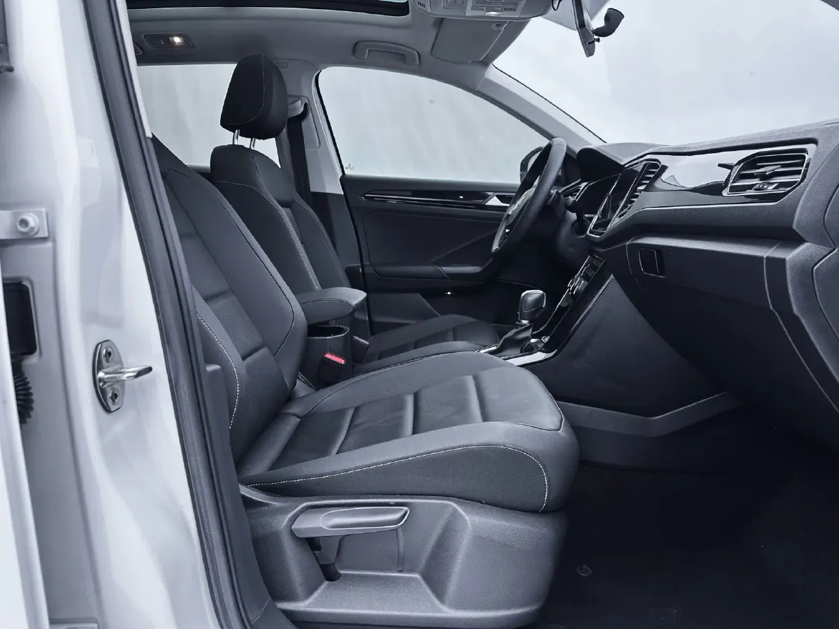 2022 Volkswagen T-Roc 1.4T 150HP L4 7DCT,autocango,china used car exporter,china ev exporter,chinese used car exporter,chinese used ev exporter