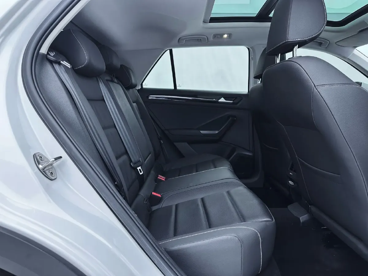 2022 Volkswagen T-Roc 1.4T 150HP L4 7DCT,autocango,china used car exporter,china ev exporter,chinese used car exporter,chinese used ev exporter