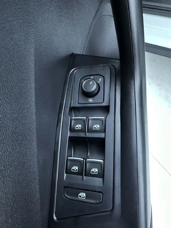 2022 Volkswagen T-Roc 1.4T 150HP L4 7DCT,autocango,china used car exporter,china ev exporter,chinese used car exporter,chinese used ev exporter